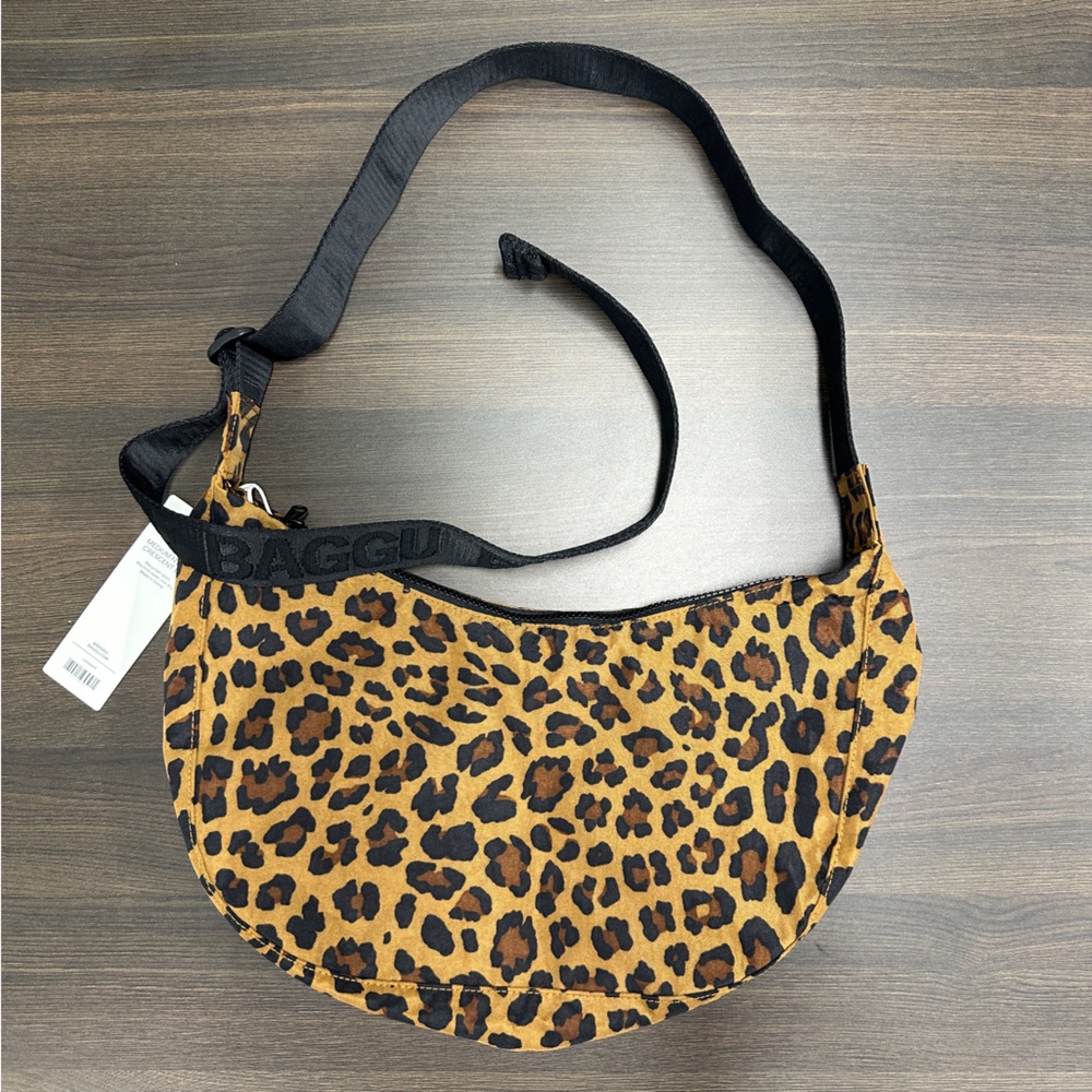 NWT BAGGU Medium Nylon Crescent Bag